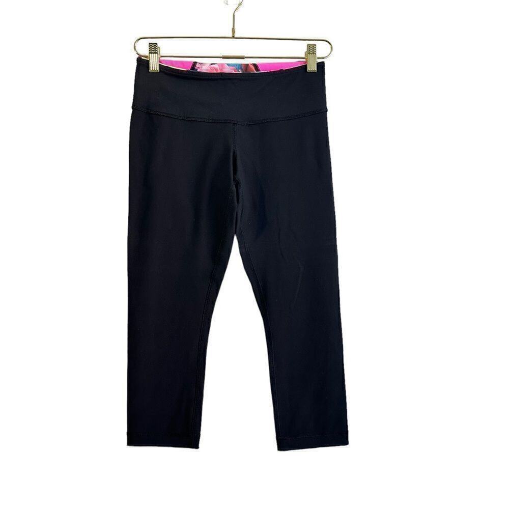 Lululemon Groove Crop Women's 4 Black Secret Garden Activewear Yoga‎ Gym